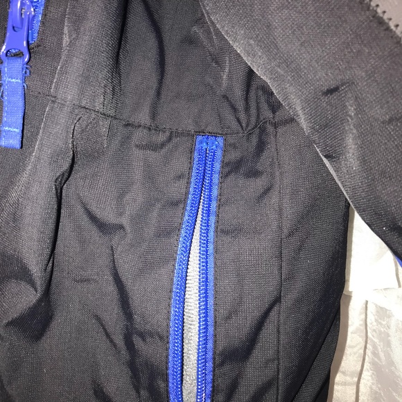 Children’s Place coat with hood - Picture 2 of 3